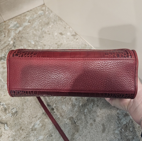 Brighton Red Leather Croc Embossed Crossbody Purse Handbag Snap Closure - Picture 14 of 16